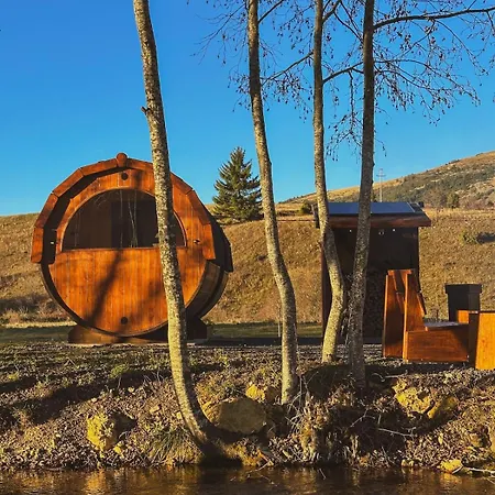 Luksusowy namiot Sanjalica - Riverside Sleeping Barrel By Iglena